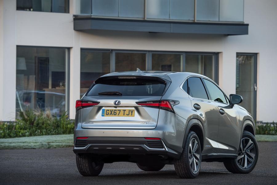  Lexus NX300h 2017 года  (UK) (фото 26 из 40)